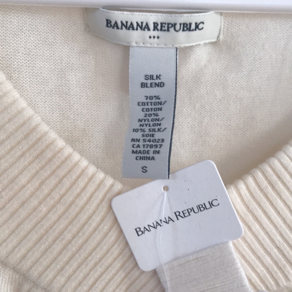 Banana Republic Silk Blend Cream Colored Sweater Size Small